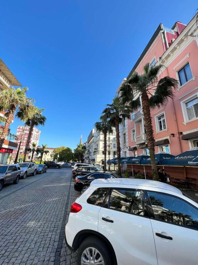 Apartamento Heart Of Boulvard Batumi Exterior foto